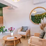 Eros - Loft Entier Avec Balneo & Retroprojecteur * نييون